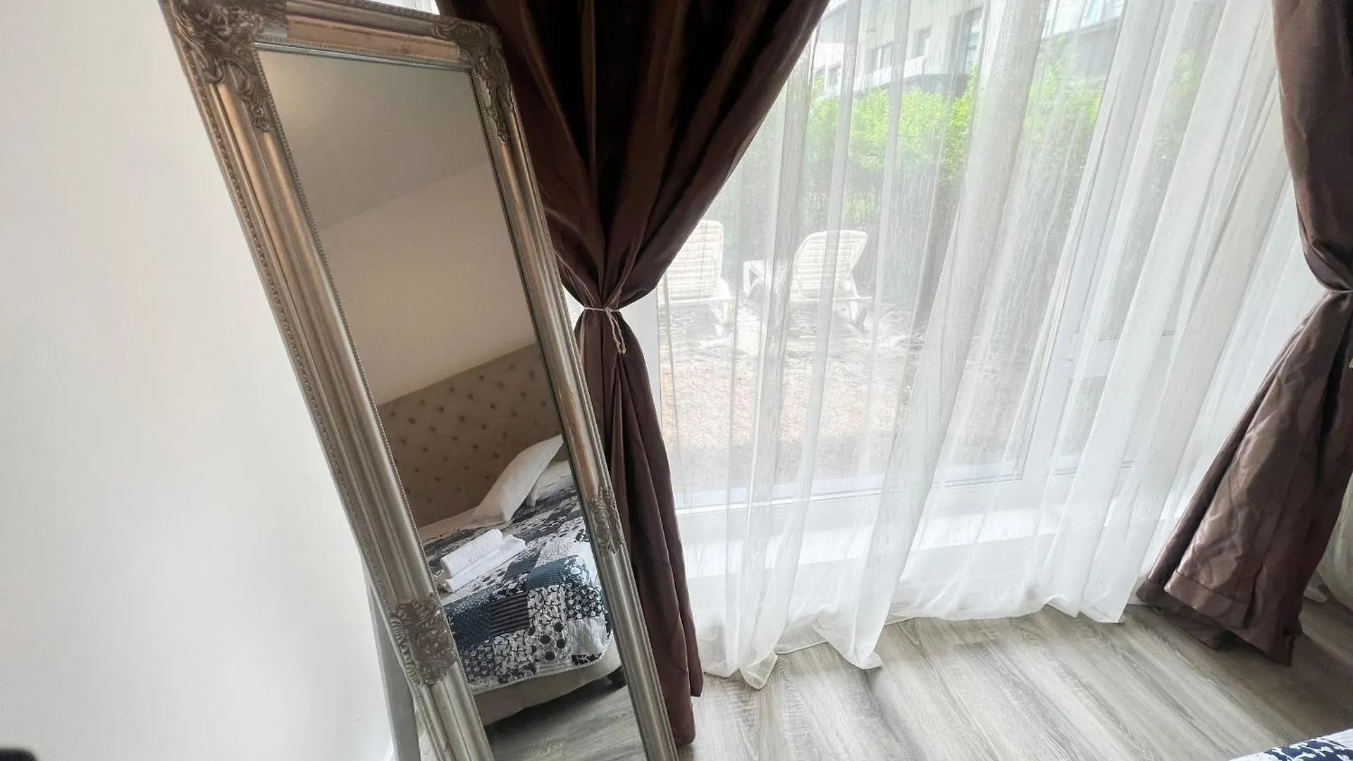 Golden Lake Escape Bukarest
